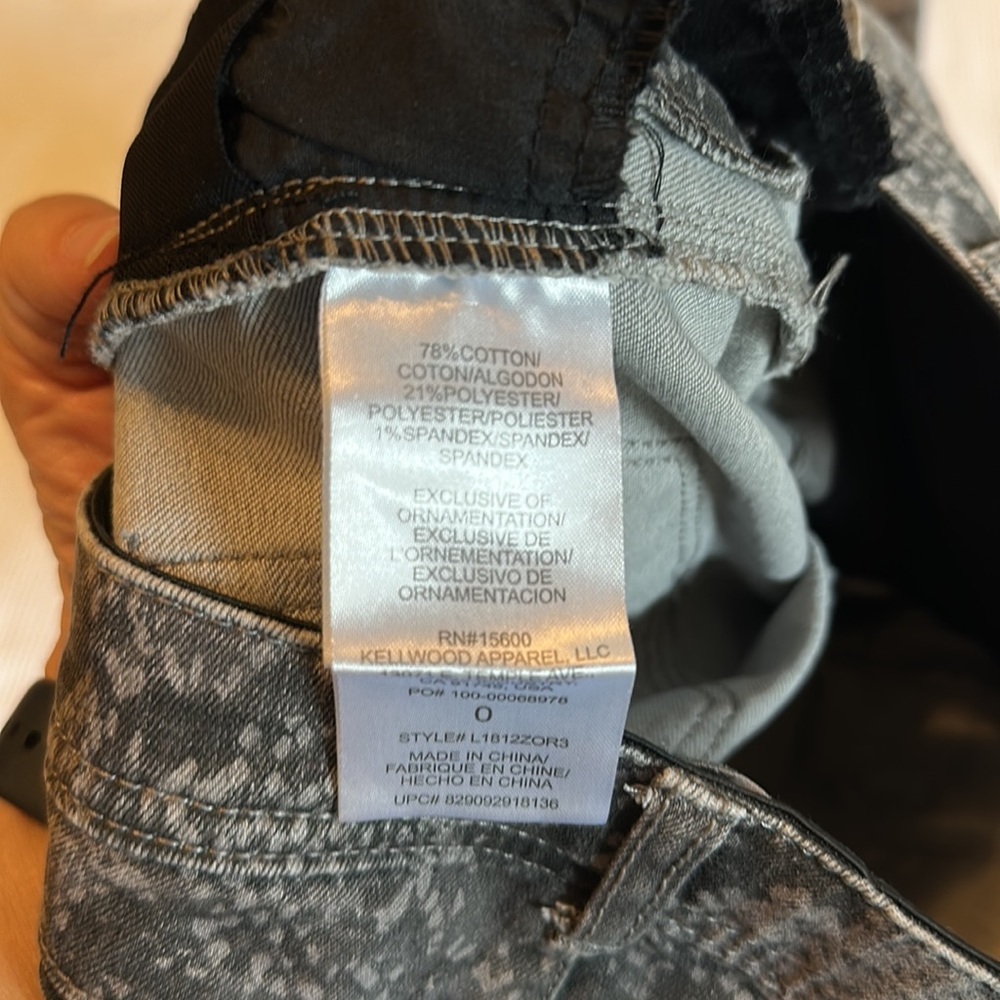 Wit & Wisdom Absolution Snakeskin Print Skinny Jeans Size 0 - Picture 7 of 14